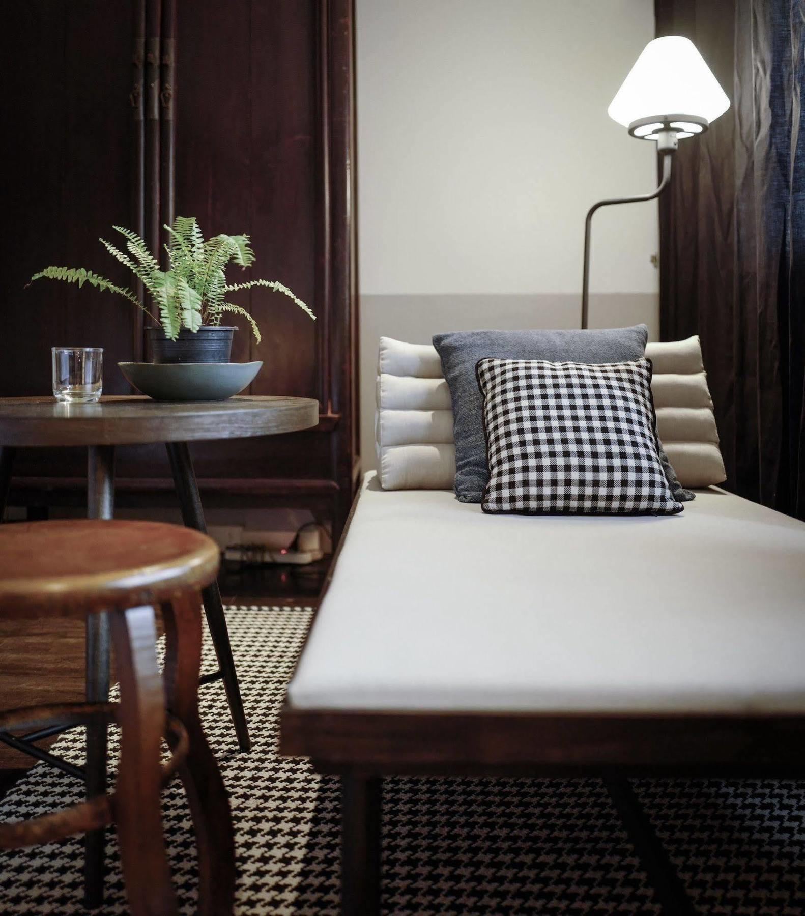 P&R Residence Bangkok Buitenkant foto